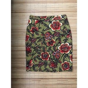 🌺✏️ LOFT Pencil Skirt // Olive Floral